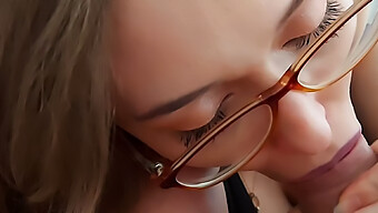 Pov Blowjob Van Een Geile Amateur Milf