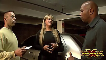 La bellissima bionda Angel Lima ha un incontro bollente con le guardie di sicurezza nel parcheggio!