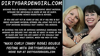 Sindy Rose Og Dirtygardeninggirl Engagerer Sig I Dobbelt Fist Penetration Med Ekstrem Anal Nydelse