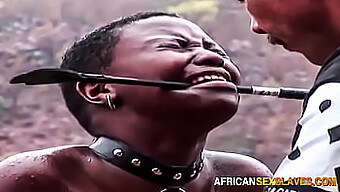 Sottomessa afroamericana riceve frustate e sculacciate in un video BDSM