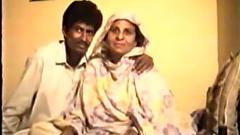 Film maison vintage d'un couple pakistanais amateur