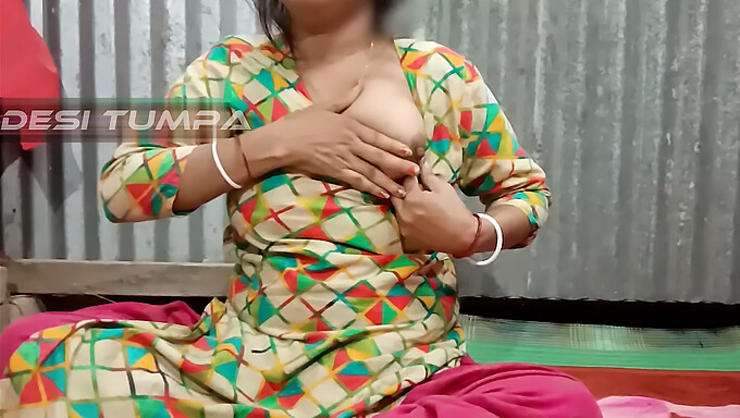 ભારતીય MILF ના મોટા પ્રાકૃતિક સ્તનો અને ટાઇટ પુસ્સી ડિસ્પ્લે પર છે