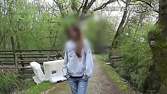 Първо кастинг за тийнейджърки в изрично видео