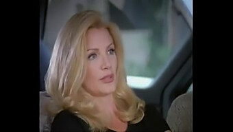 Shannon Tweed Menikmati Permainan Solo Dalam Video Dawn